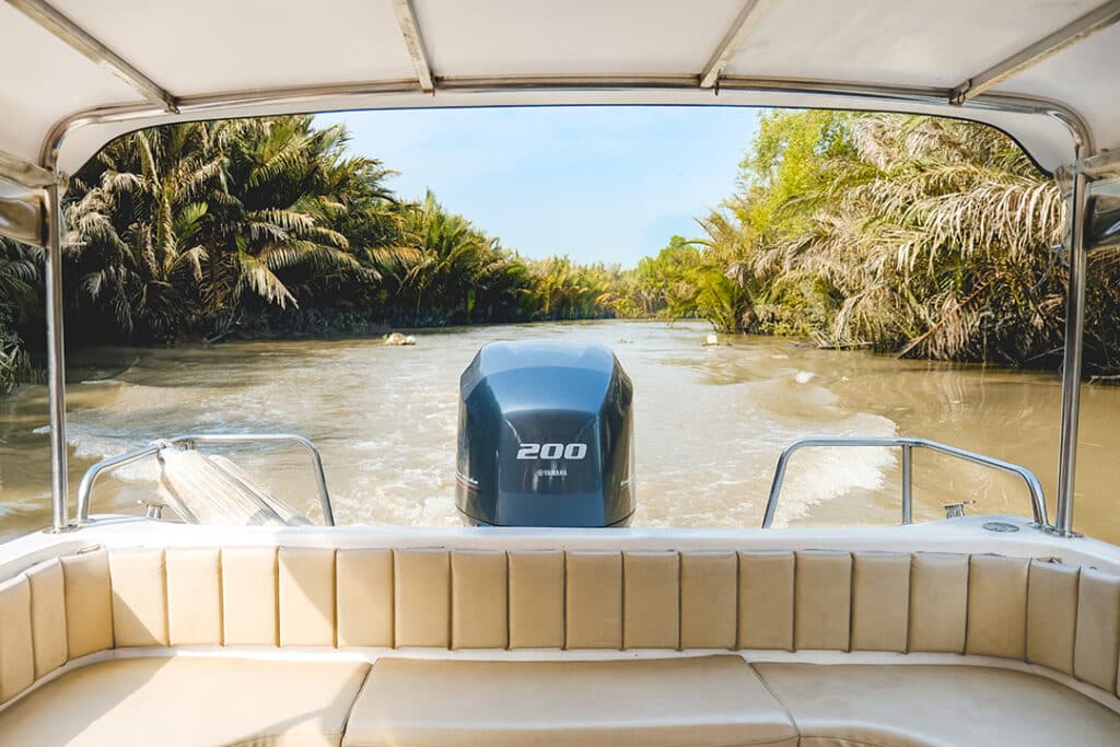 Les Rives Modern Speedboat