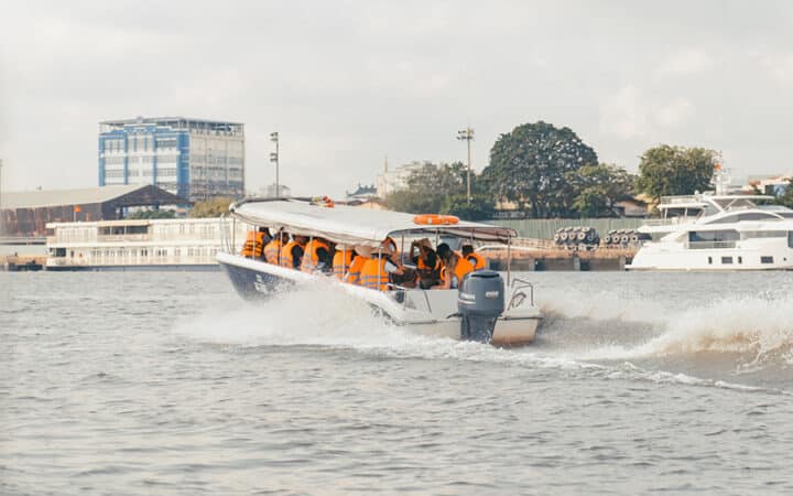 Les Rives Speedboat