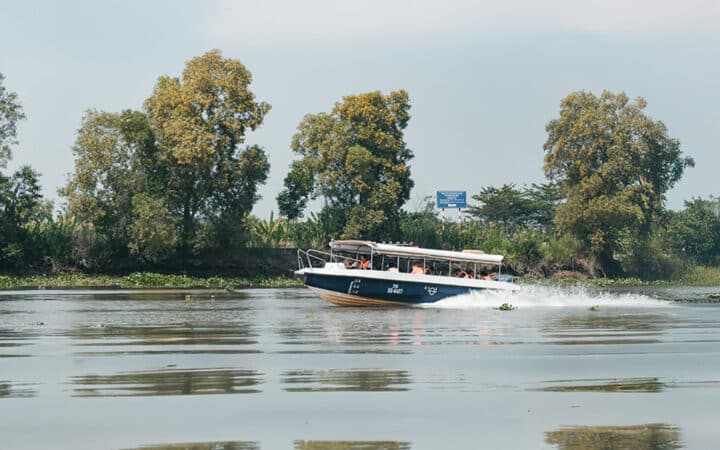 Les Rives Speedboat