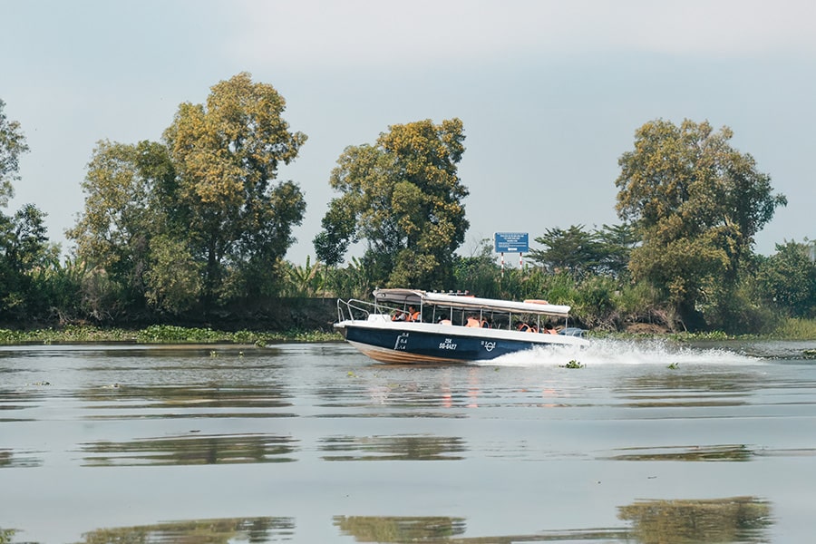 Les Rives Speedboat